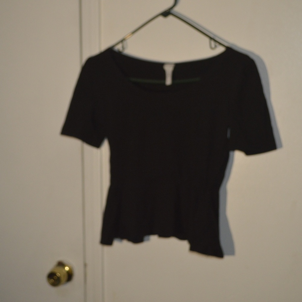 PEPLUM BLACK LOW ROUND NECK TOP